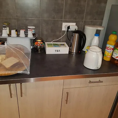 Les Belles Nuits Bed & Breakfast